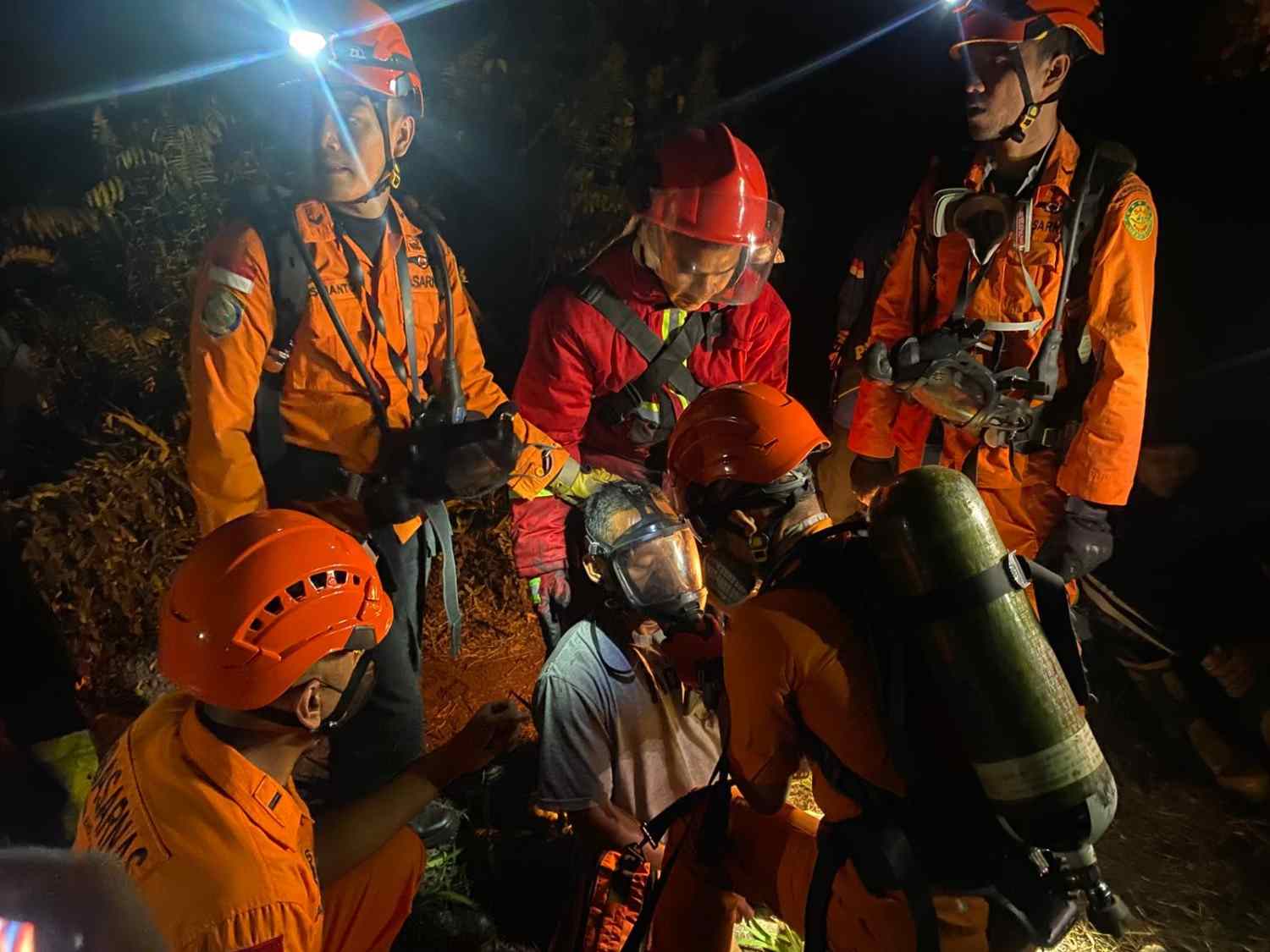 Dua Jam Berjibaku, Tim SAR Berhasil Evakuasi Warga dari Kepungan Karhutla