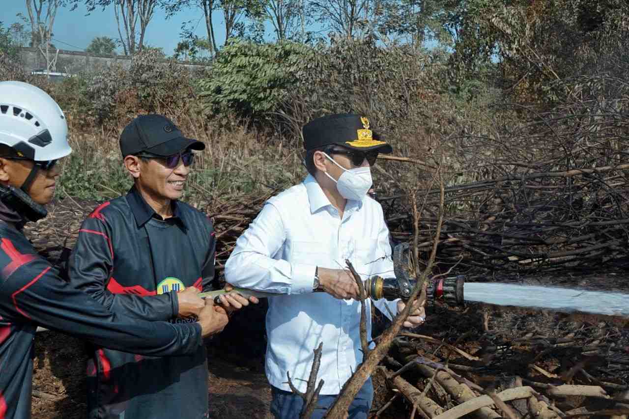 Dukung Penanganan Karhutla, Hasnur Group Tambah Bantuan Pompa Air ke Pemprov Kalsel