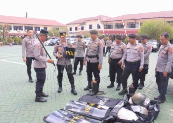 Cek Peralatan Dalmas, Kapolresta Banjarmasin Ingatkan Personel Utamakan Sikap Humanis