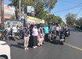 Polresta Banjarmasin Hentikan Sejenak Arus KM 6, Pengendara Nyanyikan Indonesia Raya