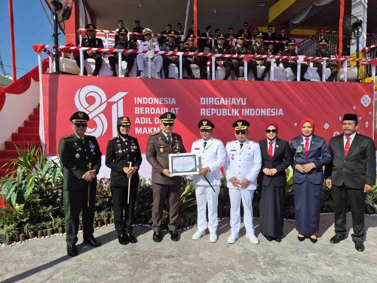 HUT ke-81 RI, Kejari Barito Kuala Raih Empat Penghargaan dari Bupati