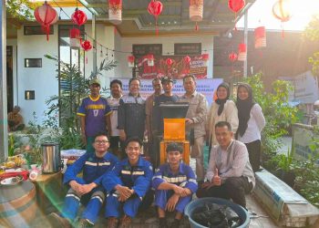Tim Pengabdian Masyarakat BIMA ULM Serahkan Mesin Pencacah Plastik ke Bank Sampah Baiman Cempaka Raya, Dorong Pengelolaan Sampah Jadi Bernilai