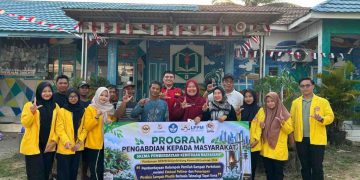 Tim FKIP ULM Edukasi K3, Tingkatkan Keselamatan Pemilah Sampah di Alalak Tengah Banjarmasin