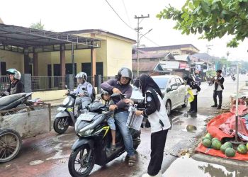 Kabut Asap Karhutla, BEM Universitas Sapta Mandiri Bagikan Masker Gratis