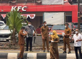 Wujud Kepedulian Sosial, Sekretariat DPRD Banjarmasin Bagikan Masker