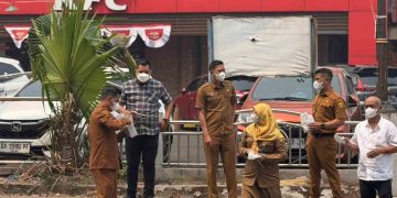 Wujud Kepedulian Sosial, Sekretariat DPRD Banjarmasin Bagikan Masker