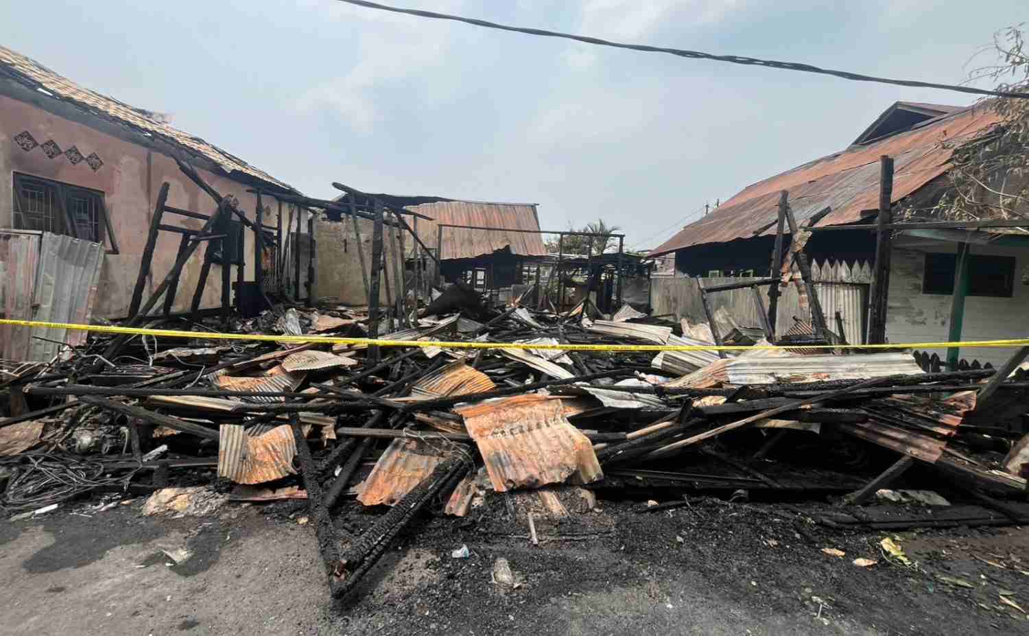 Pagi Buta, Kebakaran Hanguskan Empat Rumah dan Motor di Jalan Pandu Banjarmasin