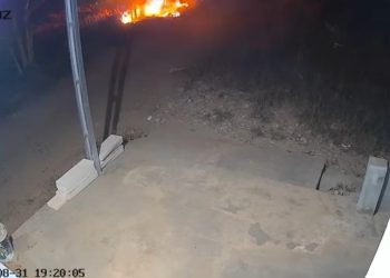 Viral! Detik-detik Pria Diduga Bakar Lahan Terekam CCTV di Banjarmasin, Kini Diamankan Polisi
