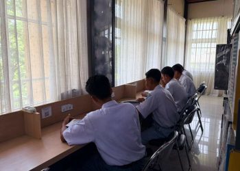 Kunjungan Belajar, Puluhan Pelajar SMKN 1 Kintap Jelajahi Perpustakaan Palnam