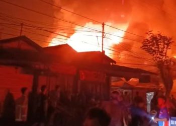 Kebakaran Pagi Hari di Pasar Lama Banjarmasin Hanguskan 14 Kios dan Rumah