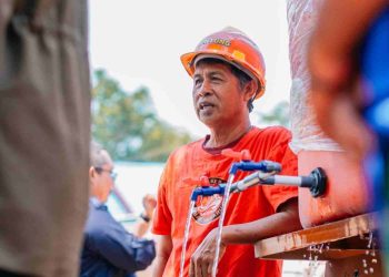 Kemarau Panjang Melanda, Warga Kemuning Banjarbaru Berburu Air Pakai Galon