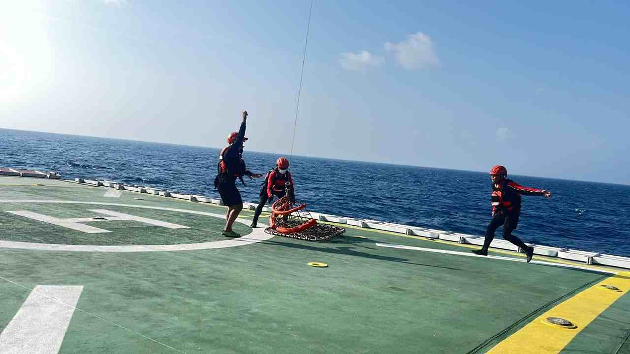 Penyelam BSG Kembali Temukan Satu Korban Virgo Transport 8 di Dalam Kapal