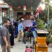 Kembali Serahkan Mesin Peleleh, Tim Pengabdian Masyarakat BIMA ULM dan Warga Lakukan Uji Coba Pembuatan Paving Block