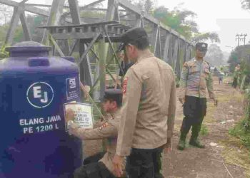 Bantu Kebutuhan Air Warga, Polres HST Salurkan Tandon 1.200 Liter ke Desa Bulayak