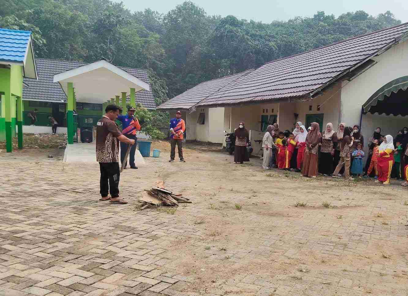BPBD Balangan Edukasi Mitigasi Kebakaran ke Siswa SLB Negeri Balangan