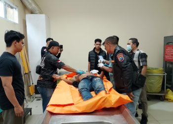 Pria 30 Tahun Tewas Bersimbah Darah di Rumah Warga Basirih Selatan, Diduga Korban Penusukan