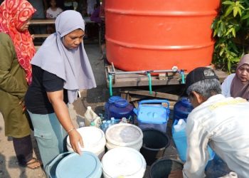 Air Asin Tak Bisa Diminum, Warga Kuin Cerucuk Andalkan Bantuan Air Bersih