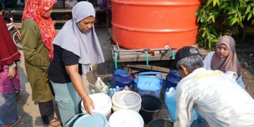 Air Asin Tak Bisa Diminum, Warga Kuin Cerucuk Andalkan Bantuan Air Bersih