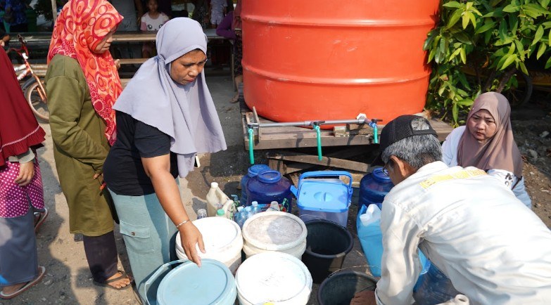 Air Asin Tak Bisa Diminum, Warga Kuin Cerucuk Andalkan Bantuan Air Bersih
