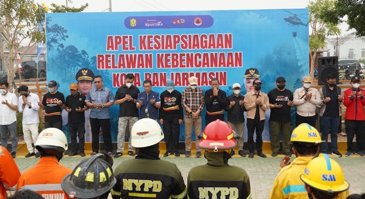 Gelar Apel Karhutla, Pemko Banjarmasin Serahkan Bantuan Rp451 Juta dan Surati Presiden