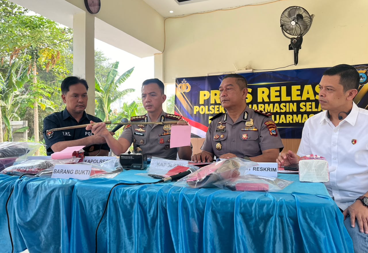 Bawa Tongkat Berisi Sajam ke Kantor DPRD Kalsel, Pria Diamankan Polisi
