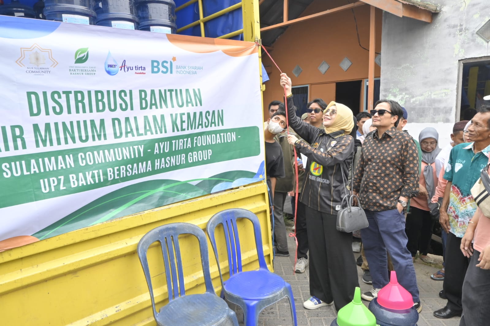 Ringankan Beban Kekeringan, NSC Peduli Tebar Bantuan Air Mineral Galon di Tiga Daerah