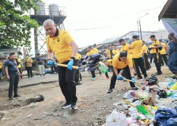 Green Policing Polda Kalsel Sasar Pasar Galuh Cempaka, Sembako Juga Dibagikan