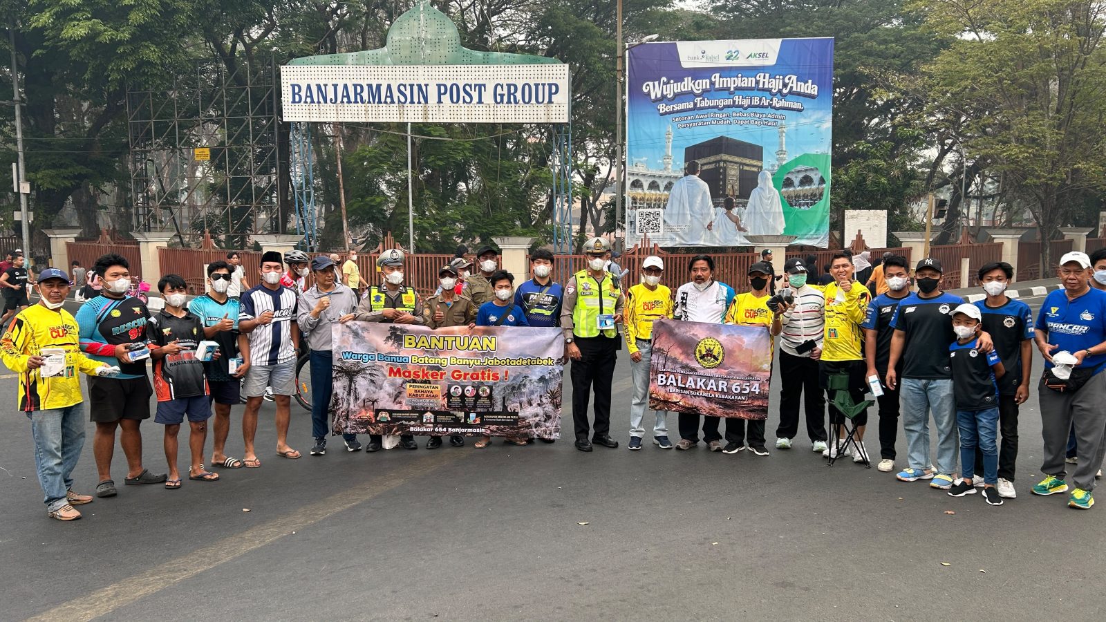 Kepedulian di Tengah Asap, Balakar 654 Salurkan 15.350 Masker untuk Warga Banjarmasin