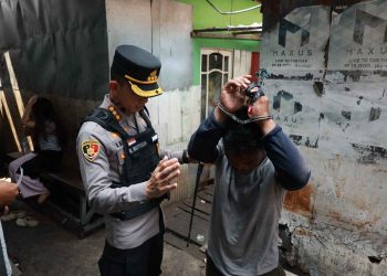 Sisir Kawasan Pasar, Polisi Amankan 129 Butir Obat Diduga Zenith dan Sajam
