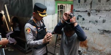 Sisir Kawasan Pasar, Polisi Amankan 129 Butir Obat Diduga Zenith dan Sajam